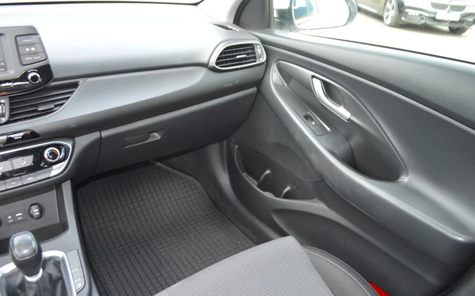 Hyundai I30 cena 29889 przebieg: 301850, rok produkcji 2017 z Zduńska Wola małe 191